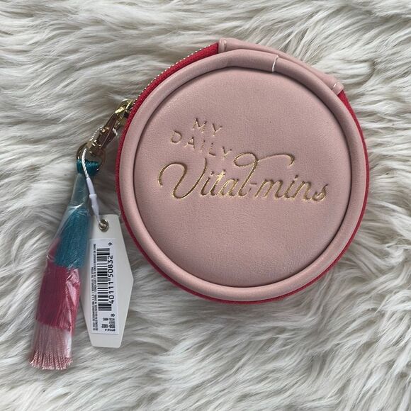 DAILY VITAL-MINS" VEGAN LEATHER PILL BOX - DUSTY PINK - Picture 1 of 5